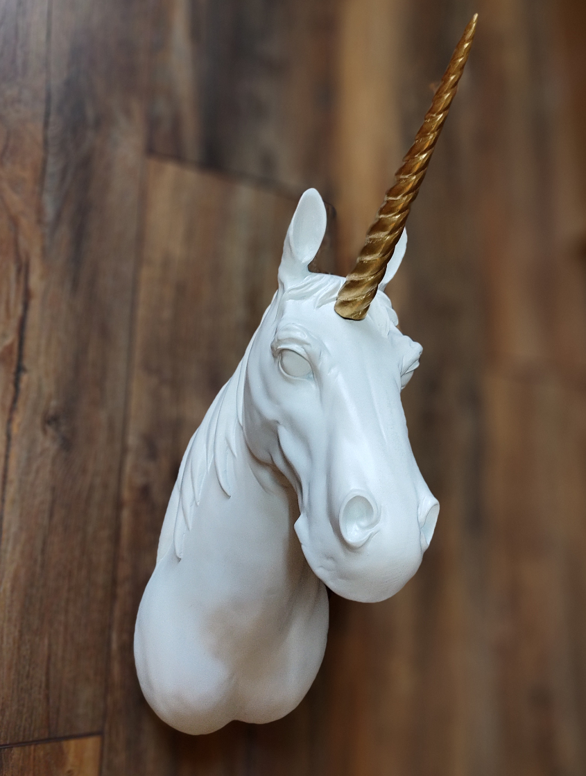 Einhorn Wandbüste "Goldy Horn", weiß mit goldenem Horn