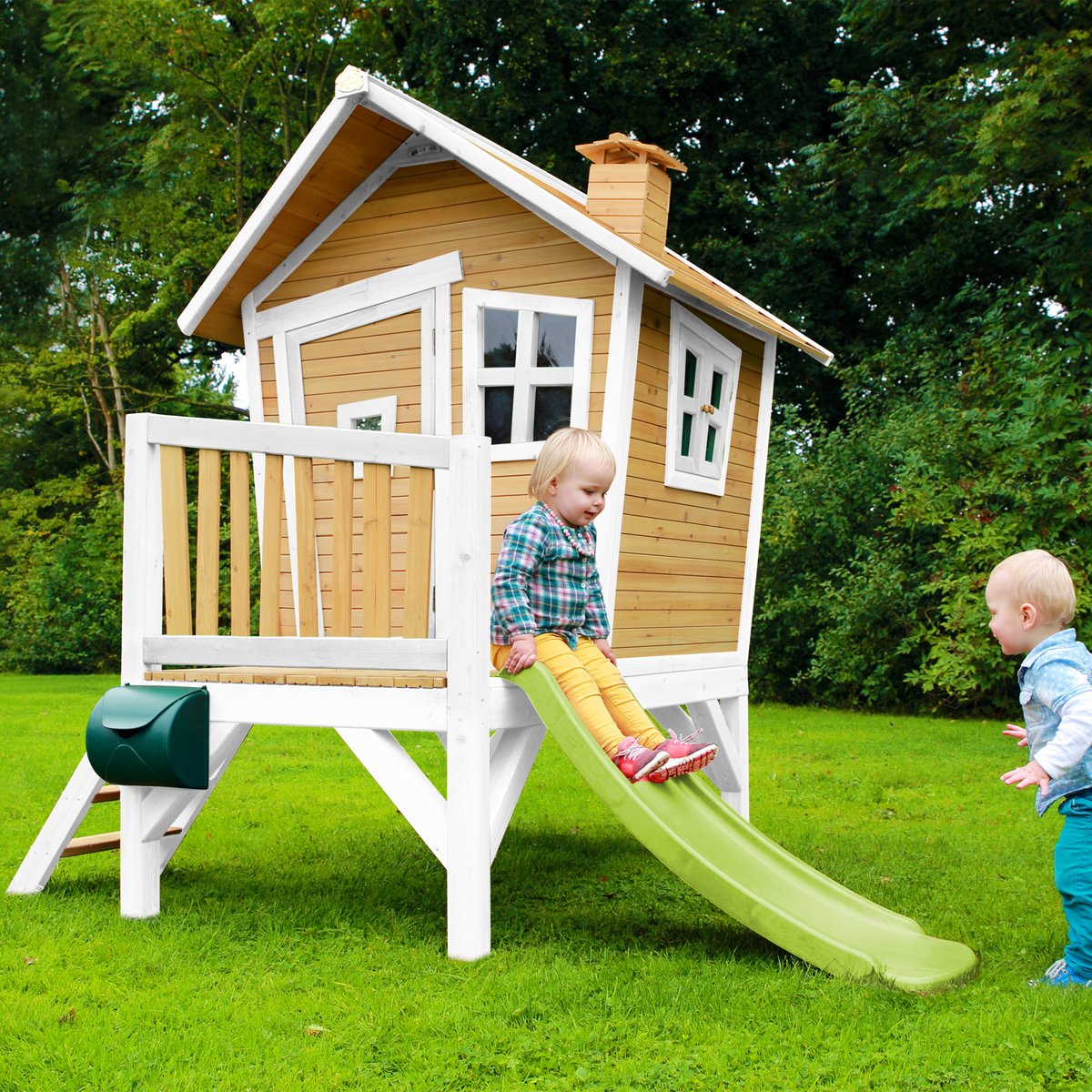 AXI Spielhaus Robin mit Rutsche im Hexenhaus-Stil