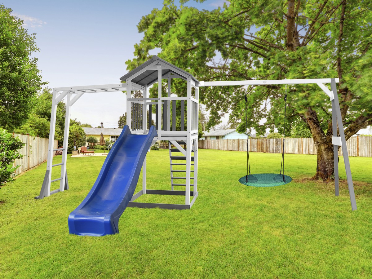 Spielturm Beach Tower Climbing & Summer Nest Swing grau/weiß mit Rutsche blau