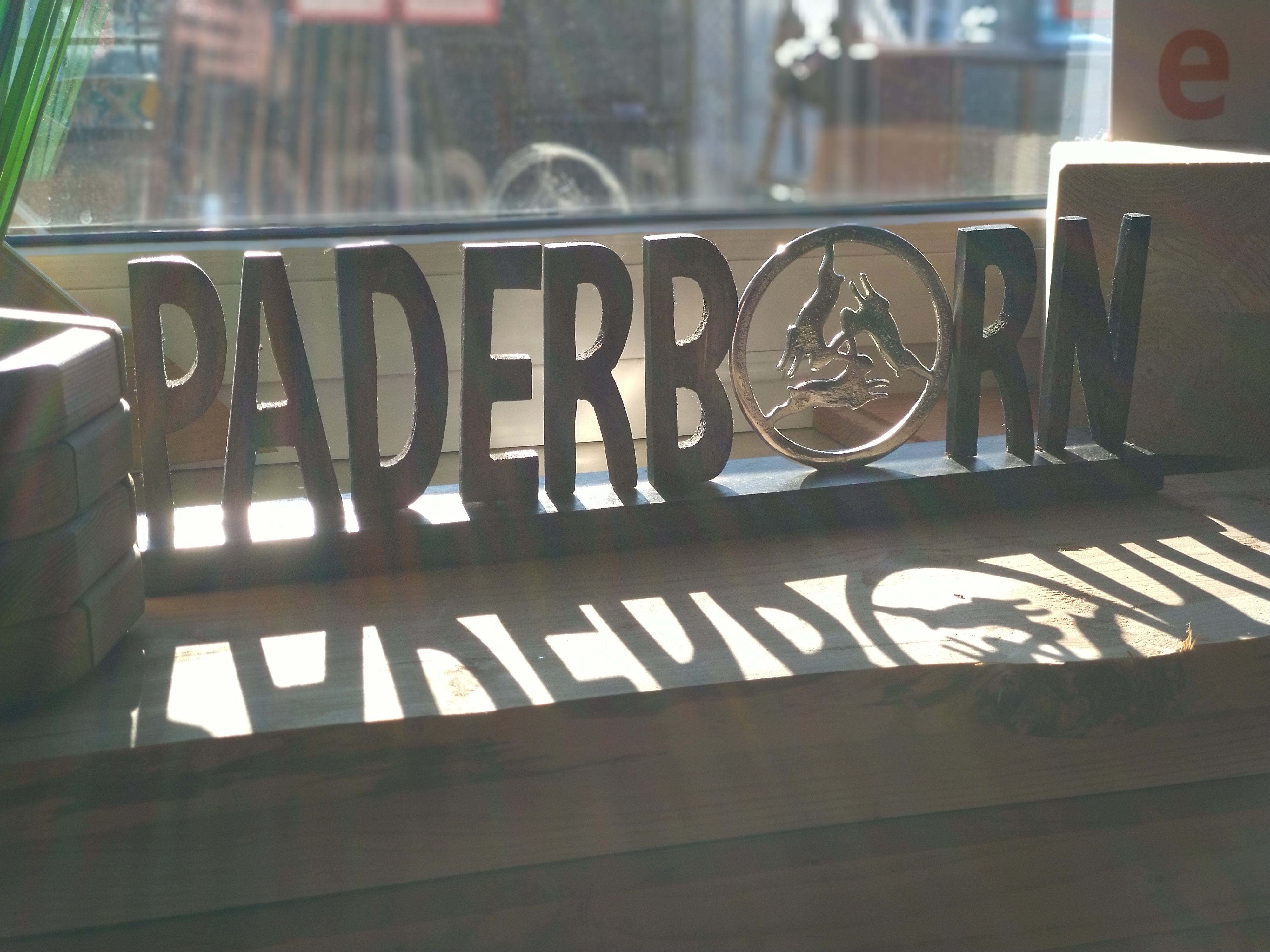 Paderborn Schriftzug mit Drei-Hasen-Fenster Paderborn Schriftzug mit Drei-Hasen-Fenster