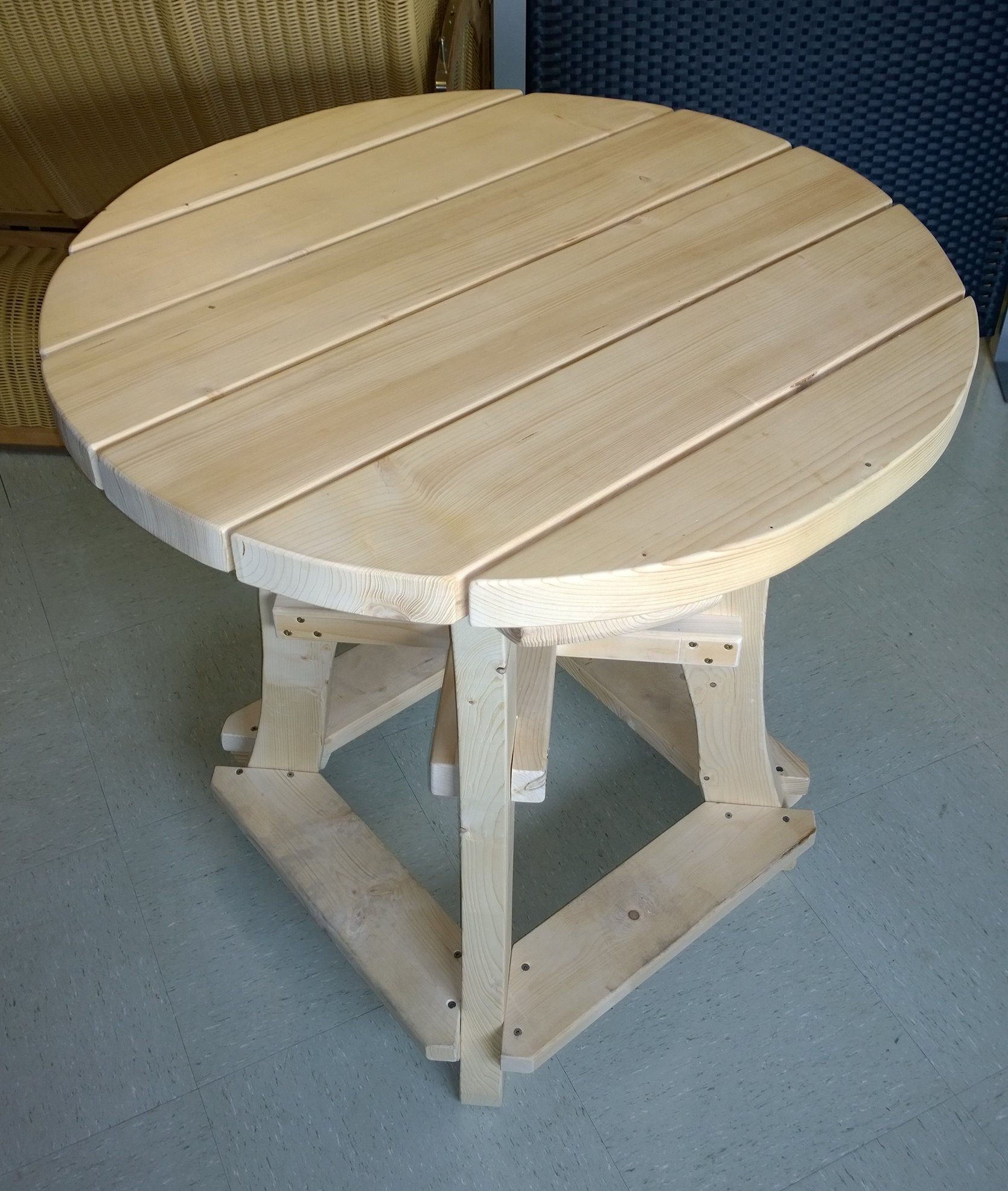 SAUERLAND Partytisch, DER stabile Stehtisch aus Fichtenholz natur, Ø 110 cm x H 107 cm