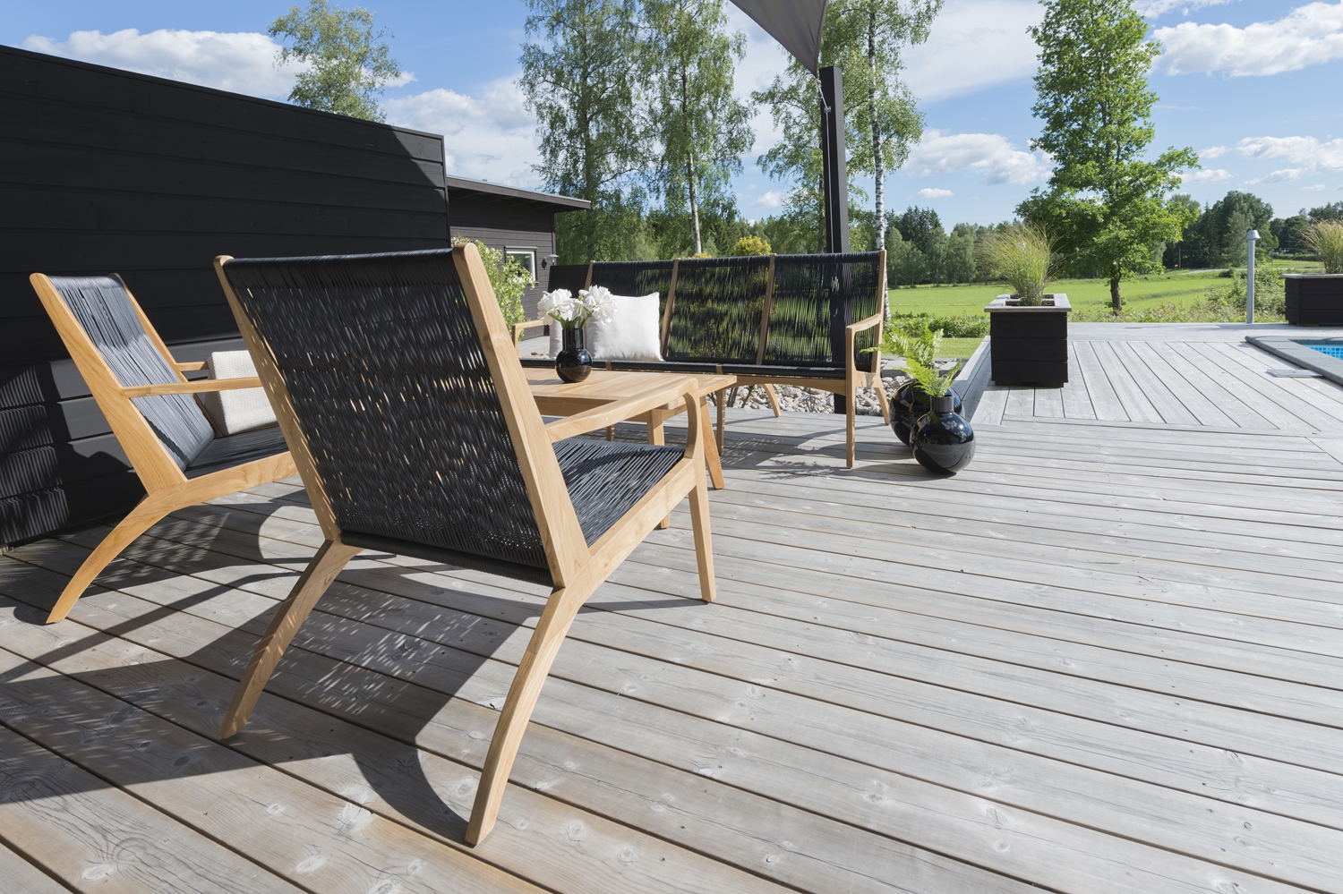 Ardernäs Teak-Gartensessel / Loungesessel mit schwarzer Schnurbespannung