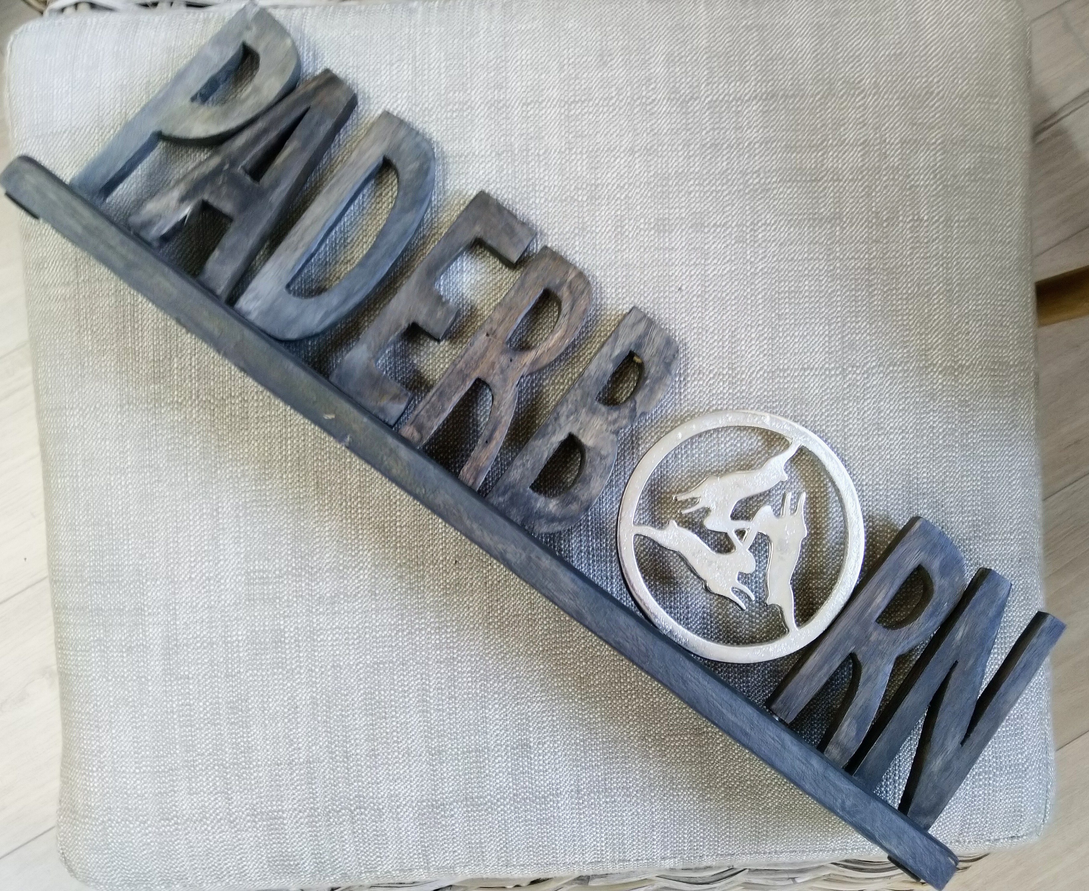 Paderborn Schriftzug mit Drei-Hasen-Fenster Paderborn Schriftzug mit Drei-Hasen-Fenster