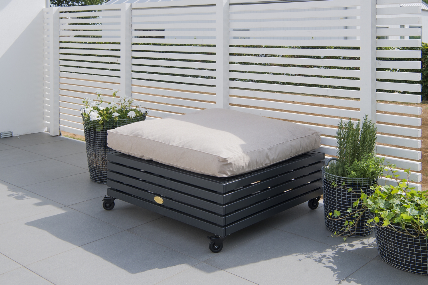 Bara Vara Hocker mit Stauraum, Lounge-Modul aus orkangrauem Kiefernholz