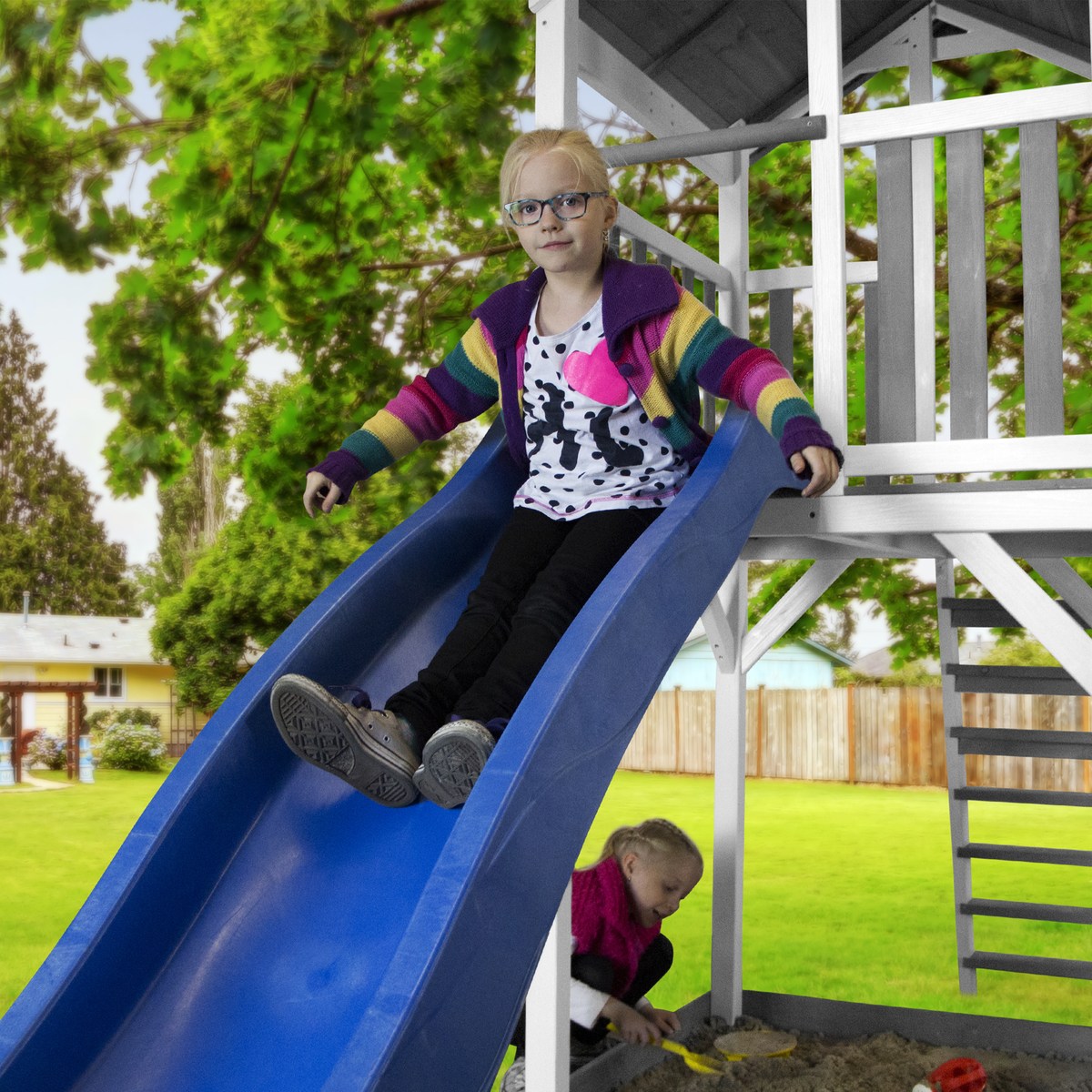 Spielturm Beach Tower Climbing & Summer Nest Swing grau/weiß mit Rutsche blau