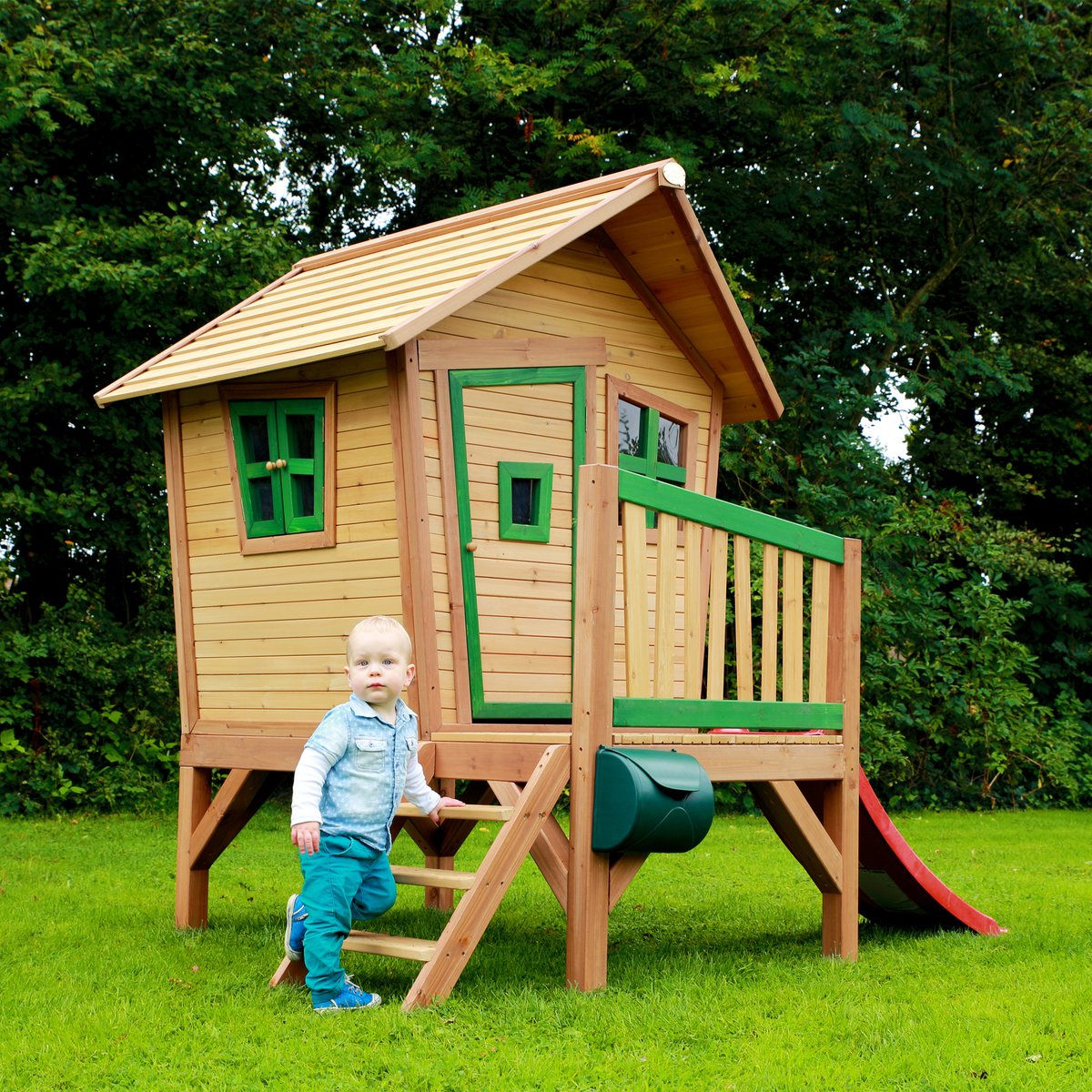 AXI Spielhaus Robin braun/grün mit Rutsche rot